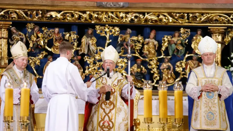 Abp Marek Jędraszewski i ks. Dariusz Raś
