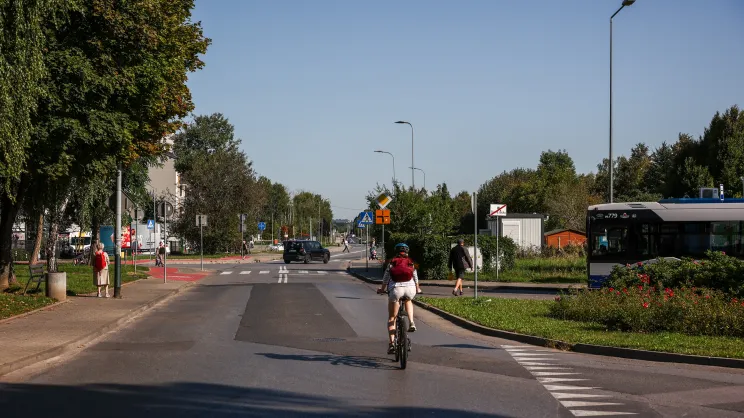 Widok na pętlę autobusową "Złocień"