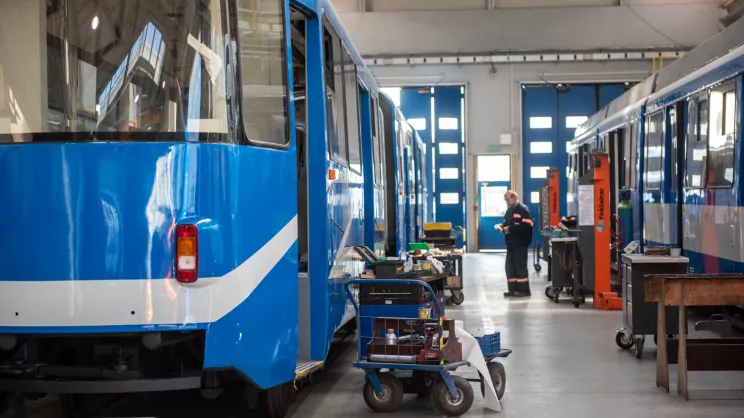Modernizowany tramwaj w zajezdni MPK