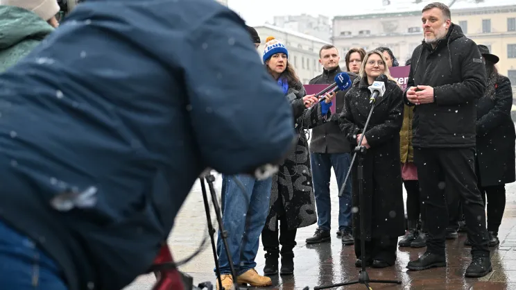 Konferencja Adriana Zandberga i Aleksandry Owcy na Rynku Głównym