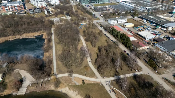 Zalew Bagry z okolicznym parkiem