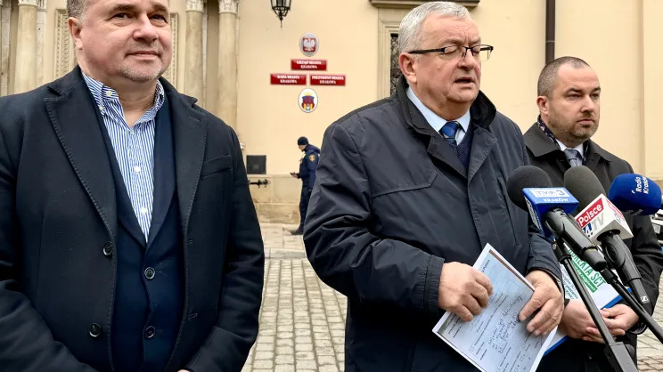 Konferencja prasowa polityków PiS: Mariusza Kękusia, Andrzeja Adamczyka oraz Macieja Michałowskiego