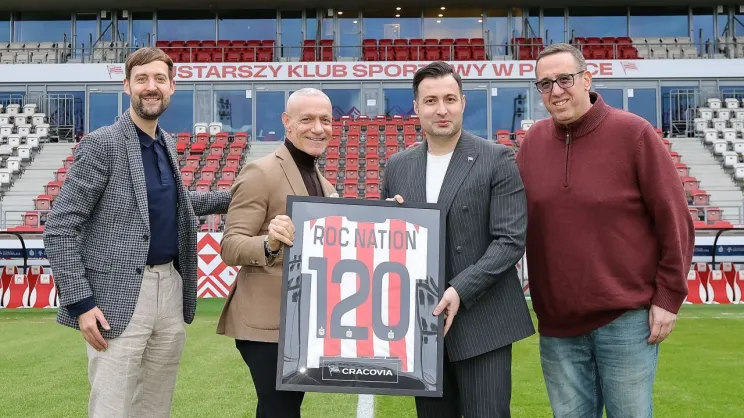 W środku Michael R. Yormark i Murat Colak