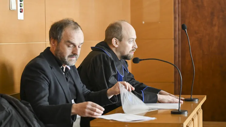 Rozprawa w trybie referendalnym Wojciech Jakubowski kontra Szczęsny Filipiak