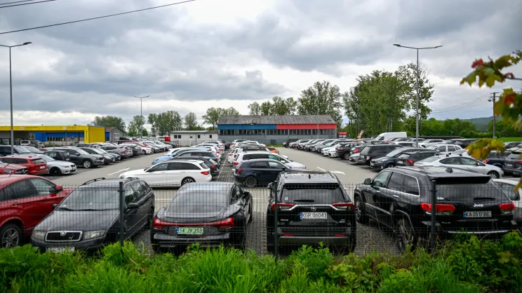 Parking przy ul. Amazonek w Balicach