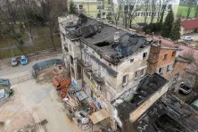 Zawalony dach w kamienicy przy ul. Grzegórzeckiej