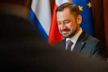 Aleksander Miszalski w trakcie podpisywania listu intencyjnego o współpracy przy przygotowaniach do budowy metra