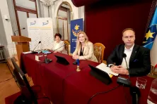 Od lewej: Grażyna Barwacz, Edyta Kowalska, Mirosław Biedroń