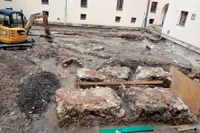 Odkrycia archeologiczne na dziedzińcu Muzeum Archeologicznego