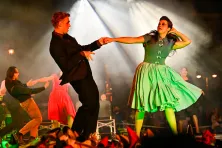 Teatry uliczne na Rynku Głównym w ramach 39. festiwalu La Strada