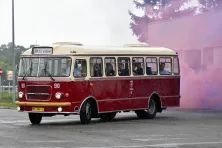 Prezentacja wyremontowanego zabytkowego autobusu SAN H100B