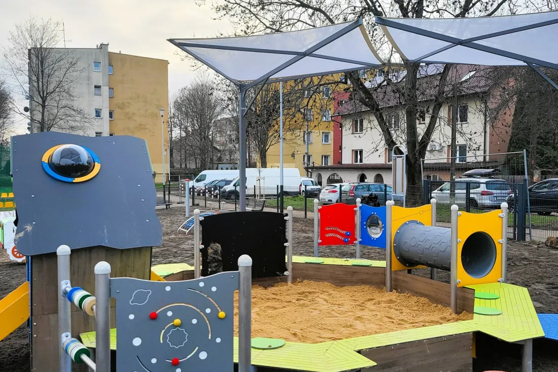 Trwają prace w ogródku jordanowskim przy ul. Pużaka