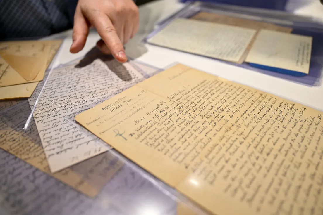 Listy i dokumenty więźnia obozów koncentracyjnych