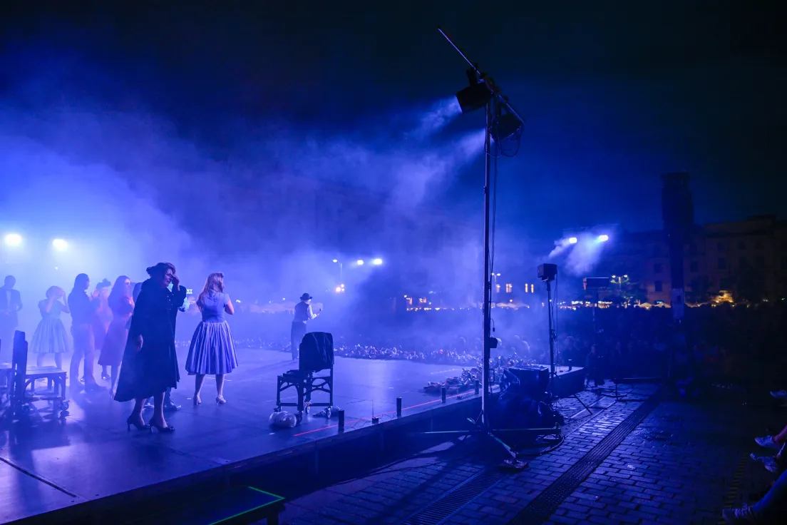 Teatry uliczne na Rynku Głównym w ramach 39. festiwalu La Strada